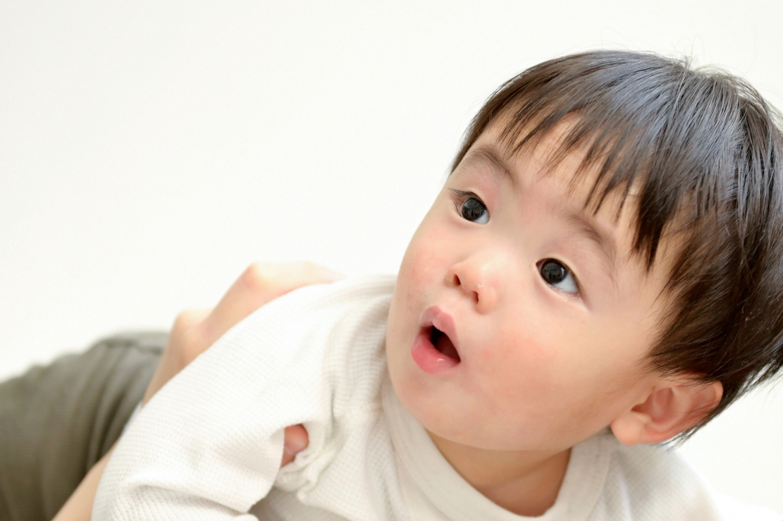 口呼吸をしている子供のイメージ